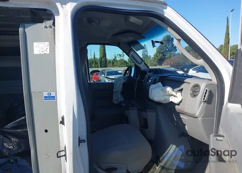 2011 Ford E-150 Commercial z USA, uszkodzony, nr VIN 1FTNE1EW9BDA19183